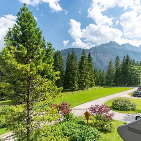 Apartament Auta *